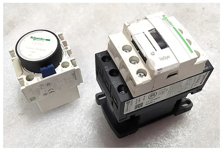 Контактор LC1 D18 с контактным блоком задержки времени LADS2