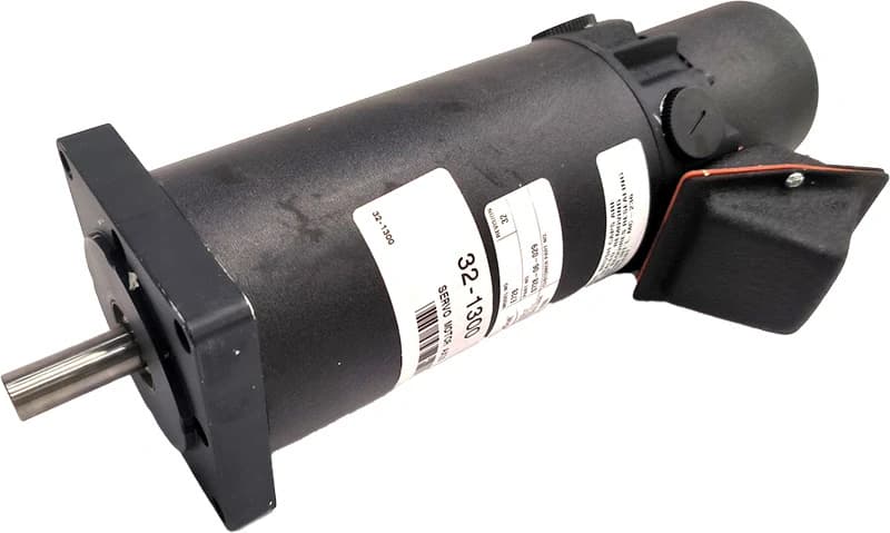 Мотор щеточный привода оси