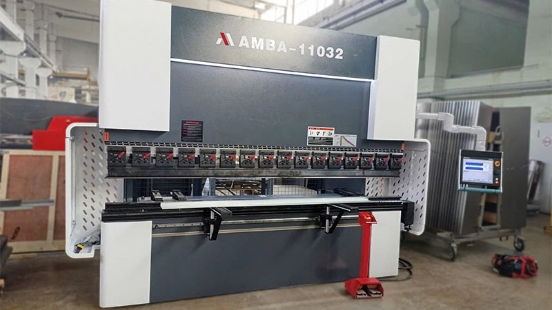 Серво-гидравлический листогибочный пресс с ЧПУ AMBA-11032, 3200 мм, 110 тонн