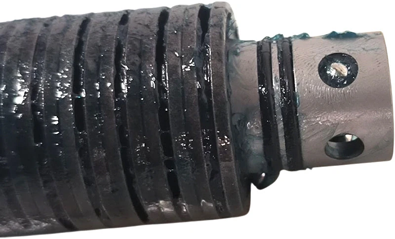 Тяговый стержень зажима инструмента