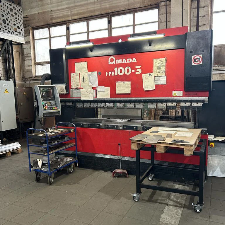 Amada HFE 100-3 (2005 | бу) - Гидравлический листогибочный пресс с ЧПУ