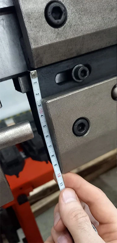 Держатель пуансона гибочного станка (высота 100мм) с клином