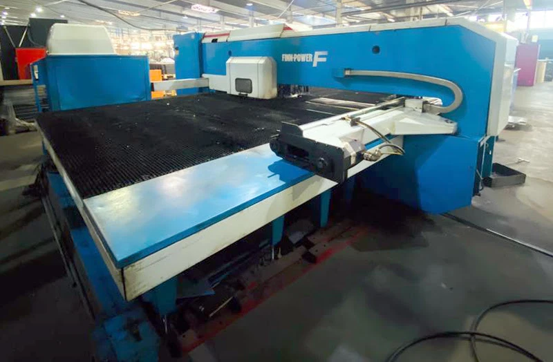 Finn-Power F6-25 (2001 | бу) - Гидравлический координатно-револьверный вырубной пресс c ЧПУ