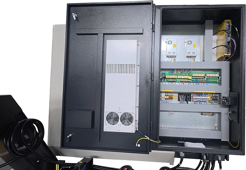 Фрезерный обрабатывающий центр по металлу VF-3SM c ЧПУ Fanuc, стол 1280х600 мм