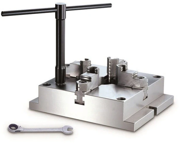Ручной 4-х кулачковый патрон с базовой плитой, 310x310 мм, мастер кулачки