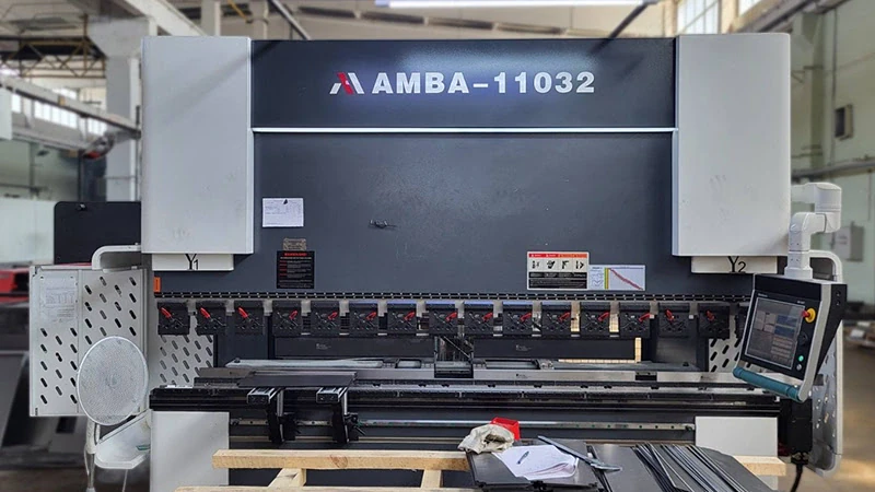 Серво-гидравлический листогибочный пресс с ЧПУ AMBA-11032, 3200 мм, 110 тонн