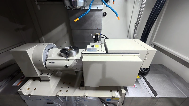 Пятиосевой фрезерный станок с ЧПУ по металлу UMC-170SM, стол-планшайба Ø170 мм