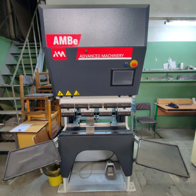 Абамет AMBe-900 (2016 | бу) - Электромеханический листогибочный пресс с ЧПУ