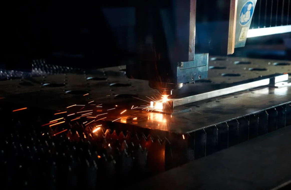 Mitsubishi ML3015eX (2012 | бу) - Установка лазерной резки