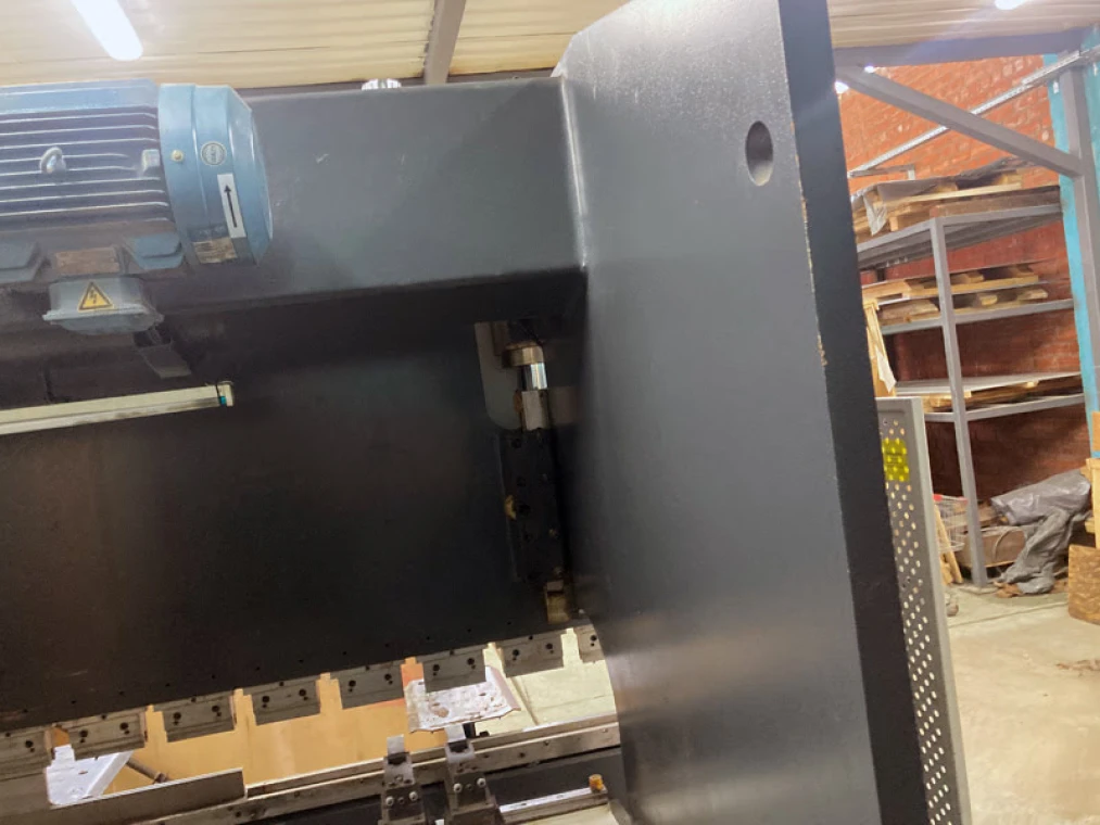 AMB-10031 (2012 | бу) - Гидравлический листогибочный пресс с ЧПУ