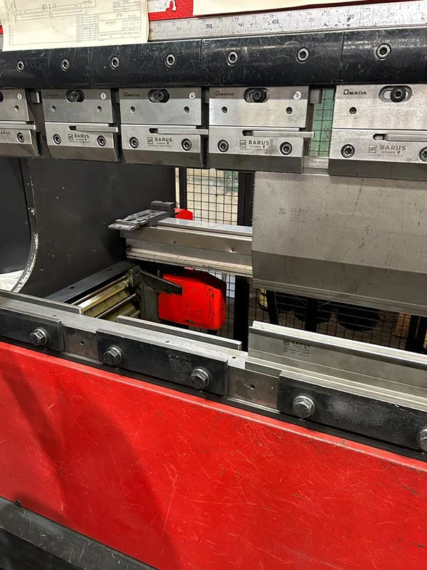 Amada HFE 100-3 (2005 | бу) - Гидравлический листогибочный пресс с ЧПУ