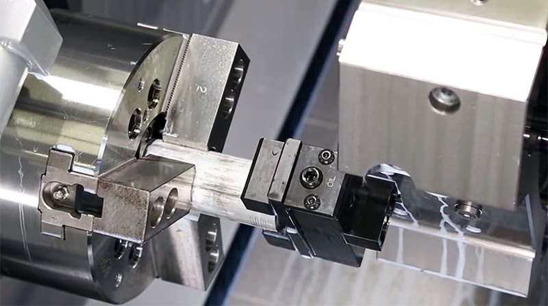 Расположение вытягивателя относительно прутка