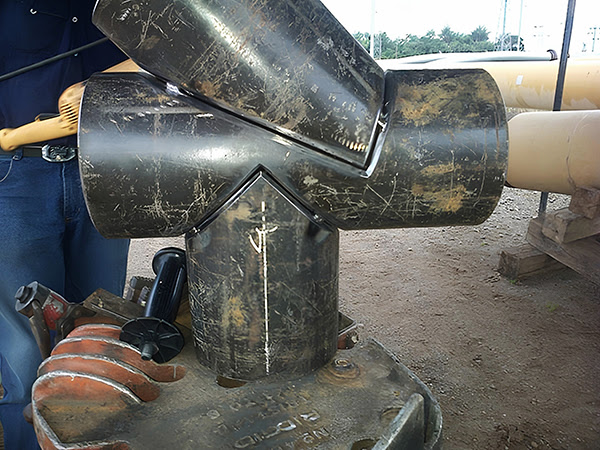 Готовые к сварке элементы конструкции на строительной площадке