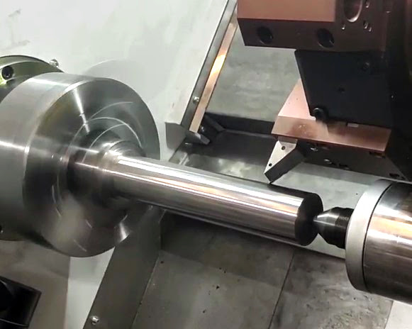 Поджим детали задней бабкой