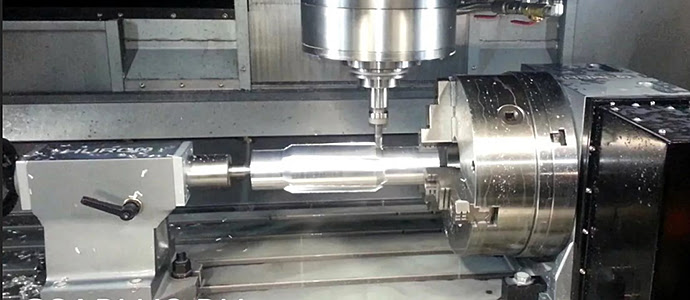 Фрезерование детали с поворотным столом и задней опорой Фрезерование детали с поворотным столом и задней опорой