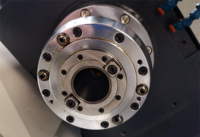 Сопла подачи СОЖ, расположенные вокруг шпинделя